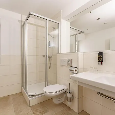 Hubertus Wellness & Breakfast 4* שלאדמינג