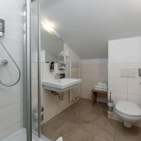 מלון דירות Hubertus Wellness & Breakfast 4*