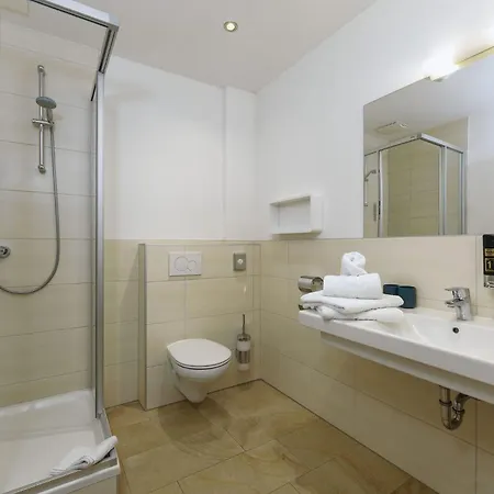 Hubertus Wellness & Breakfast Ξενοδοχείο με διαμερίσματα 4*